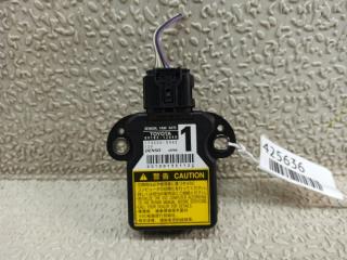 Датчик курсовой устойчивости LEXUS LS460 USF40 1UR-FSE 89183-12040 1 ракурс