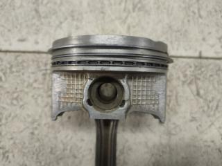 Поршень правый TOYOTA CROWN MAJESTA UZS151 1UZ-FE 2 ракурс