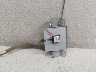 Антенна TOYOTA PRIUS NHW20 1NZ-FXE 86860-47060 2 ракурс