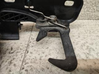 Замок капота VOLKSWAGEN GOLF 1K1 1K0823480 2 ракурс