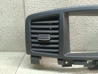 Консоль магнитофона NISSAN ELGRAND TE52 68270 1JA1A 2 ракурс