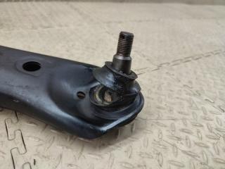 Рычаг правый передний TOYOTA ISIS ANM10 1AZ-FSE 3 ракурс