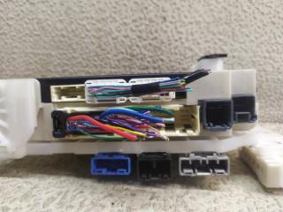 Блок предохранителей TOYOTA VELLFIRE AGH30 89221-58111 4 ракурс