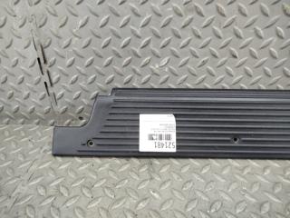 Накладка на порог салона левая задняя MERCEDES-BENZ V-CLASS W638 A6386840421 2 ракурс