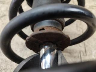 Стойка левая передняя SUZUKI ALTO HA12S F6A 41602-76G01 3 ракурс