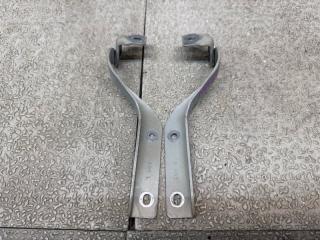 Петля капота SUZUKI EVERY DA64V 1 ракурс