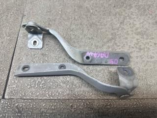 Петля капота SUZUKI EVERY DA64W 3 ракурс
