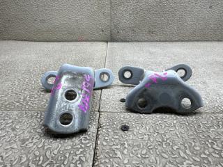 Фото запчасти петля дверная задняя левая TOYOTA PRIUS PHV 2017 контрактная запчасть Запчасть петля дверная задняя левая TOYOTA PRIUS PHV 2017