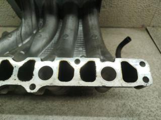 Коллектор впускной MITSUBISHI CHARIOT GRANDIS N94W 4G64 4 ракурс