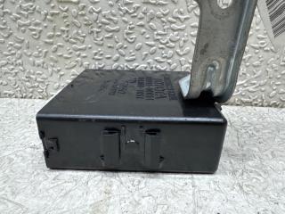 Блок управления дверьми TOYOTA LAND CRUISER CYGNUS UZJ100 2UZ-FE 89741-60051 3 ракурс