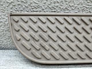 Накладка на порог задняя TOYOTA LAND CRUISER CYGNUS UZJ100 2UZ-FE 58625-60020 3 ракурс Накладка на порог задняя TOYOTA LAND CRUISER CYGNUS UZJ100 2UZ-FE 58625-60020 3 ракурс