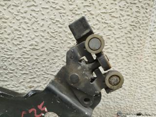 Ролик раздвижной двери правый задний NISSAN SERENA C25 4 ракурс
