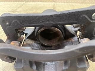 Суппорт левый передний SUBARU IMPREZA GG2 EJ152DP8AE 4 ракурс