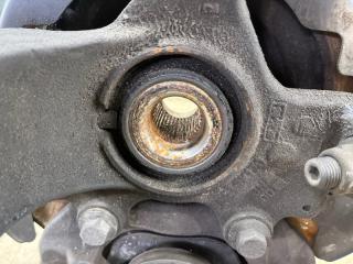 Ступица правая передняя VOLVO C70 MC67 B5254T 5 ракурс