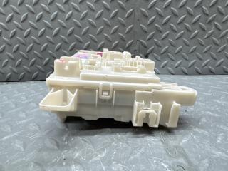 Блок предохранителей TOYOTA LAND CRUISER CYGNUS UZJ100 2UZ-FE 82600-B1332 2 ракурс