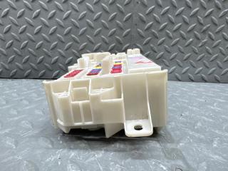 Блок предохранителей TOYOTA LAND CRUISER CYGNUS UZJ100 2UZ-FE 82600-B1332 4 ракурс