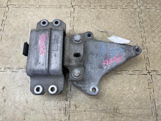 Подушка двигателя левая передняя VOLKSWAGEN TOURAN 1T3 CAVB 1K0199555 1 ракурс Подушка двигателя левая передняя VOLKSWAGEN TOURAN 1T3 CAVB 1K0199555 1 ракурс