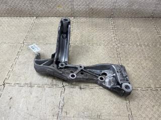 Крепление рычага правое переднее VOLKSWAGEN TOURAN 1T3 CAVB 1K0199286E 1 ракурс Крепление рычага правое переднее VOLKSWAGEN TOURAN 1T3 CAVB 1K0199286E 1 ракурс