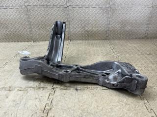 Крепление рычага правое переднее VOLKSWAGEN TOURAN 1T3 CAVB 1K0199286E 2 ракурс Крепление рычага правое переднее VOLKSWAGEN TOURAN 1T3 CAVB 1K0199286E 2 ракурс