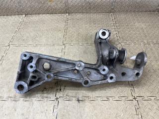 Крепление рычага правое переднее VOLKSWAGEN TOURAN 1T3 CAVB 1K0199286E 3 ракурс Крепление рычага правое переднее VOLKSWAGEN TOURAN 1T3 CAVB 1K0199286E 3 ракурс