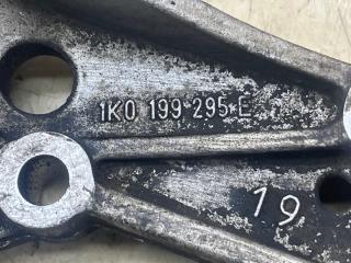 Крепление рычага левое переднее VOLKSWAGEN TOURAN 1T3 CAVB 1K0199295E 3 ракурс