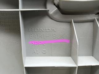 Накладка на стойку кузова правая задняя HONDA ELYSION RR1 K24A 84141-SJK 3 ракурс