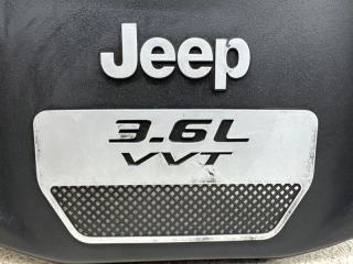 Пластиковая крышка на двс JEEP WRANGLER JK ERB 04593953A 2 ракурс
