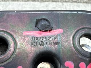 Петля замка багажника VOLKSWAGEN TOURAN 1T3 CTH 1T0827517A 3 ракурс