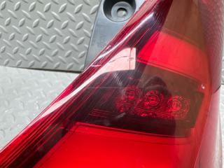 Стоп-сигнал правый задний TOYOTA VOXY ZWR90 V1-5 2 ракурс