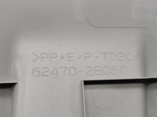 Накладка на стойку кузова правая задняя TOYOTA VOXY ZWR80 2ZR-FXE 62470-28050 5 ракурс