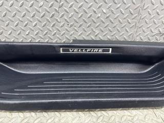 Накладка на порог правая передняя TOYOTA VELLFIRE AGH35 2AR-FE 67913-58050 3 ракурс