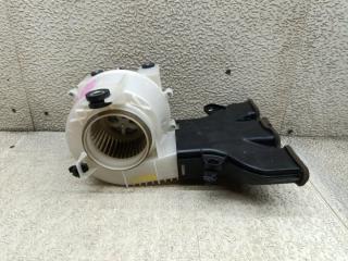 Мотор охлаждения батареи TOYOTA VOXY ZWR80 2ZR-FXE G9230-28030 1 ракурс Мотор охлаждения батареи TOYOTA VOXY ZWR80 2ZR-FXE G9230-28030 1 ракурс
