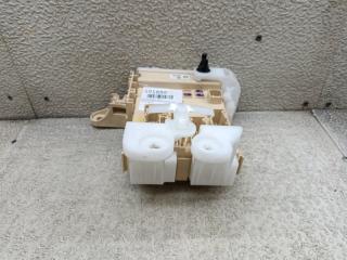 Блок предохранителей TOYOTA HARRIER ZSU60 3ZR-FAE 82730-48N01 5 ракурс Блок предохранителей TOYOTA HARRIER ZSU60 3ZR-FAE 82730-48N01 5 ракурс