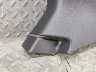 Накладка на стойку кузова правая задняя SUBARU IMPREZA WRX VAG FA20 94013FJ000 2 ракурс