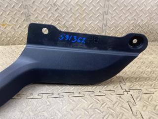 Накладка петли багажника задняя TOYOTA SAI AZK10 2AZ-FXE 64571-75010 3 ракурс