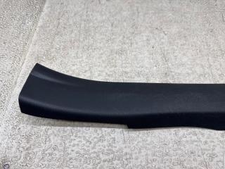 Накладка на порог левая задняя TOYOTA HARRIER ZSU60 3ZR-FAE 67918-48080 2 ракурс