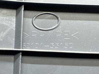Пластик салона правый передний TOYOTA CAMRY AXVH70 A25A-FXS 62101-33150 3 ракурс