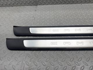Накладка на порог TOYOTA CAMRY AXVH70 A25A-FXS 67911-33090 3 ракурс