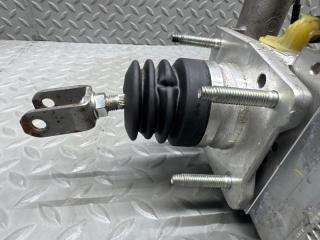 Главный тормозной цилиндр TOYOTA PRIUS ZVW30 2ZR-FXE 47210-47330 2 ракурс