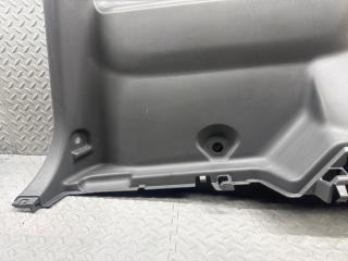 Обшивка багажника левая задняя TOYOTA SIENTA NCP81 1NZ-FE 64740-52250 4 ракурс