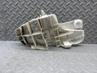 Крепеж бампера правый задний TOYOTA CROWN AZSH20 A25A-FXS 52577-30110 2 ракурс