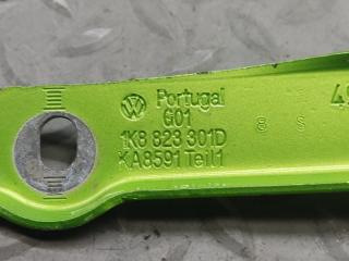 Петля капота VOLKSWAGEN SCIROCCO 137 CAW 1K8823301D, 1K8823302D 4 ракурс