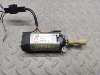 Мотор рулевой колонки MERCEDES-BENZ C-CLASS W204 A2205400288 1 ракурс