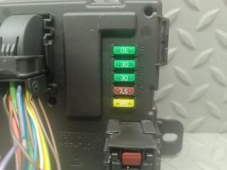 Блок предохранителей BMW 3-SERIES F31 N47D20C 6135932970001 3 ракурс