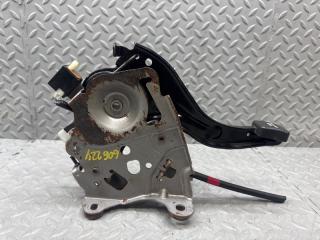 Педаль ручника TOYOTA NOAH ZRR80 3ZR-FAE 2 ракурс Педаль ручника TOYOTA NOAH ZRR80 3ZR-FAE 2 ракурс