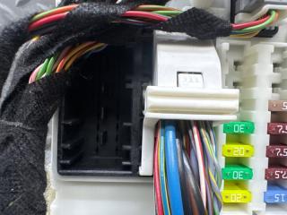 Блок предохранителей BMW 3-SERIES F31 N47D20C 61359352862 4 ракурс