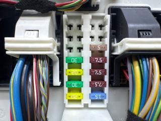Блок предохранителей BMW 3-SERIES F31 N47D20C 61359352862 5 ракурс