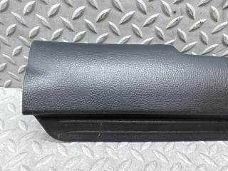 Накладка на порог задняя MAZDA VERISA DC5W ZY-VE D46168741, D46168731 3 ракурс Накладка на порог задняя MAZDA VERISA DC5W ZY-VE D46168741, D46168731 3 ракурс
