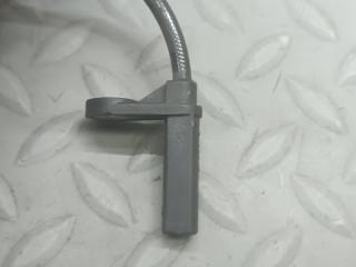 Датчик abs левый задний MERCEDES-BENZ C-CLASS W204 M271KE18ML (271.950) A2045400317 2 ракурс Датчик abs левый задний MERCEDES-BENZ C-CLASS W204 M271KE18ML (271.950) A2045400317 2 ракурс