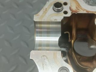 Головка блока цилиндров TOYOTA PASSO KGC30 1KR-FE 3 ракурс